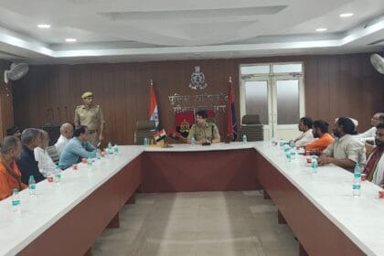 Greater Noida News: त्योहारों से पहले पुलिस का एक्शन, पीस कमेटी की बैठक में बोले DCP- 'दुष्प्रचार करने वालों को बख्शा नहीं जाएगा'।