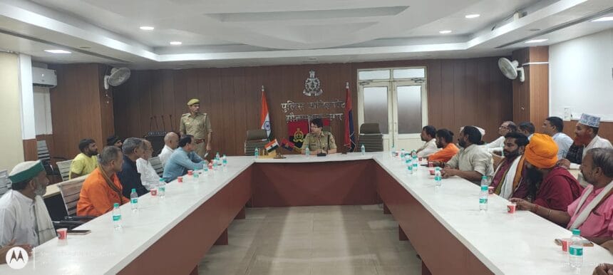 Greater Noida News: त्योहारों से पहले पुलिस का एक्शन, पीस कमेटी की बैठक में बोले DCP- 'दुष्प्रचार करने वालों को बख्शा नहीं जाएगा'।