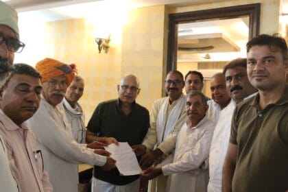 ग्रेटर नोएडा: 4% आबादी भूखंड की माँग को लेकर गरजे किसान, एमएलसी नरेंद्र भाटी को सौंपा ज्ञापन; मुख्यमंत्री तक बात पहुँचाने का आश्वासन