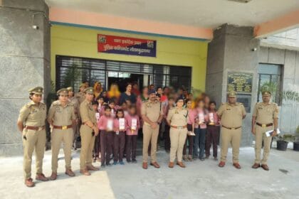 मिशन शक्ति फेज-5: ग्रेटर नोएडा में पुलिस ने छात्राओं और महिलाओं को किया जागरूक, सिखाए सुरक्षा और साइबर अपराध से बचाव के गुर