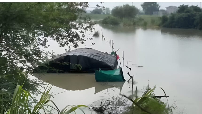 नोएडा-ग्रेटर नोएडा में बाढ़ का डबल अटैक: यमुना उफान पर, 20 हजार से ज्यादा लोग निकाले गए; बारिश ने शहर को बनाया तालाब
