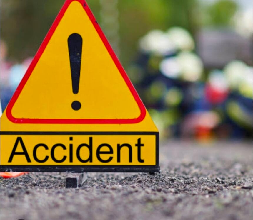 ग्रेटर नोएडा में दर्दनाक सड़क हादसा: तेज रफ्तार ट्रक ने मां-बेटे को रौंदा, महिला की मौत, बेटा जिंदगी के लिए लड़ रहा जंग