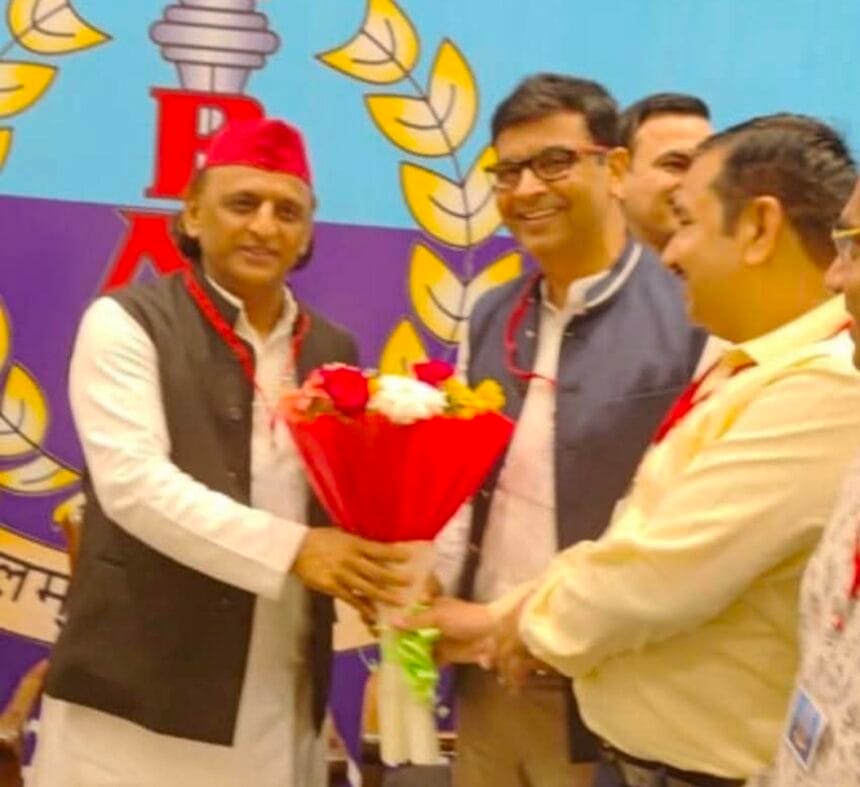 कौन हैं प्रदीप भाटी? अखिलेश यादव से स्कूल के दिनों का है गहरा नाता