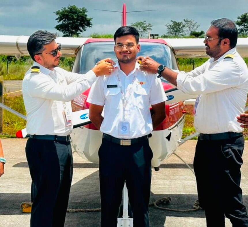 ग्रेटर नोएडा: डाढा गांव का होनहार नीतीश भाटी बना कमर्शियल पायलट, गाँव में जश्न का माहौल