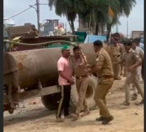  नोएडा सोरखा में किसानों के घर तोड़े, लाठीचार्ज का आरोप,3 दिन में मांगें पूरी नहीं हुईं तो प्राधिकरण पर महापंचायत का खतरा