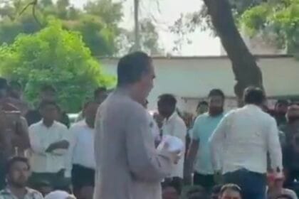 Greater Noida: पूर्व मंत्री संजीव बालियान से अभद्रता और व्यापारी पर कार्रवाई पड़ी भारी, जेवर के दो चौकी इंचार्ज निलंबित