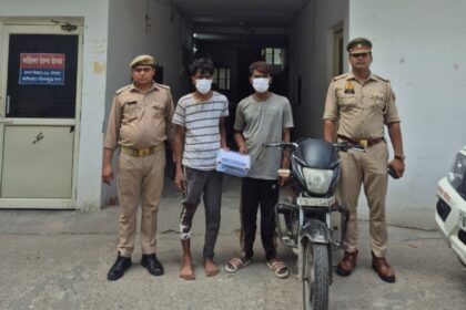 Noida News: सेक्टर-11 में महिला से चेन छीनने की कोशिश, 7 मोबाइल और चोरी की बाइक के साथ दो शातिर लुटेरे गिरफ्तार