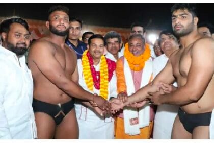 नोएडा में रोमांचक कुश्ती: भारत केसरी कलुआ गुर्जर ने जीती ढाई लाख की बाजी, पुष्पेंद्र नेवी को दी मात