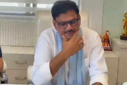 व्यापारियों की शिकायत पर गरजे जेवर विधायक धीरेंद्र सिंह, UPSIDC अधिकारी को कहा- 'लोकतंत्र में तानाशाही नहीं चलेगी'