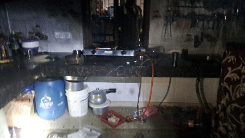 नोएडा: भंगेल में किराए के मकान में सिलिंडर फटा, आग की चपेट में आकर एक ही परिवार के पांच लोग झुलसे