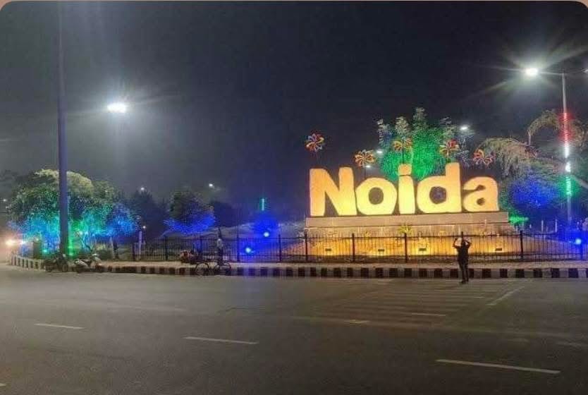 पटाखा बिक्री पर पुलिस का एकतरफा फैसला: ग्रेटर नोएडा वेस्ट और देहात के लोग नाराज, बोले- "क्या हम शहर का हिस्सा नहीं?"