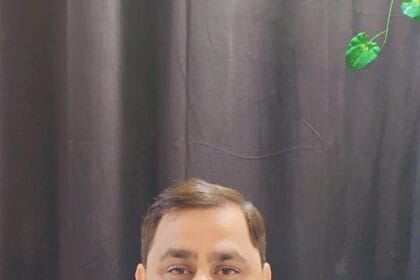 सेक्टर अल्फा 2 में बदहाली का आलम: गंदगी, टूटी सड़कों और सीवर ओवरफ्लो से त्रस्त निवासी, पलायन को हुए मजबूर