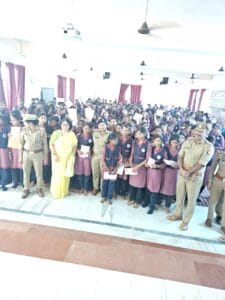  बादलपुर में मिशन शक्ति फेज-5: ACP दीक्षा सिंह ने छात्राओं को सिखाए सुरक्षा और आत्मनिर्भरता के गुर, 'गुड टच-बैड टच' पर किया जागरूक