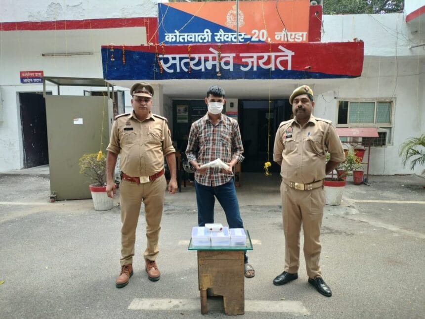 नोएडा: चोरी की अपाचे बाइक पर करता था मोबाइल स्नैचिंग, 12 मुकदमों का आरोपी शातिर बदमाश गिरफ्तार