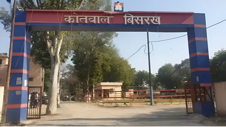 Greater Noida: दरोगा के 'इश्क' का तमाशा: पत्नी ने महिला कांस्टेबल से अवैध संबंधों का लगाया आरोप, आपत्तिजनक तस्वीरें होने का दावा, जांच शुरू