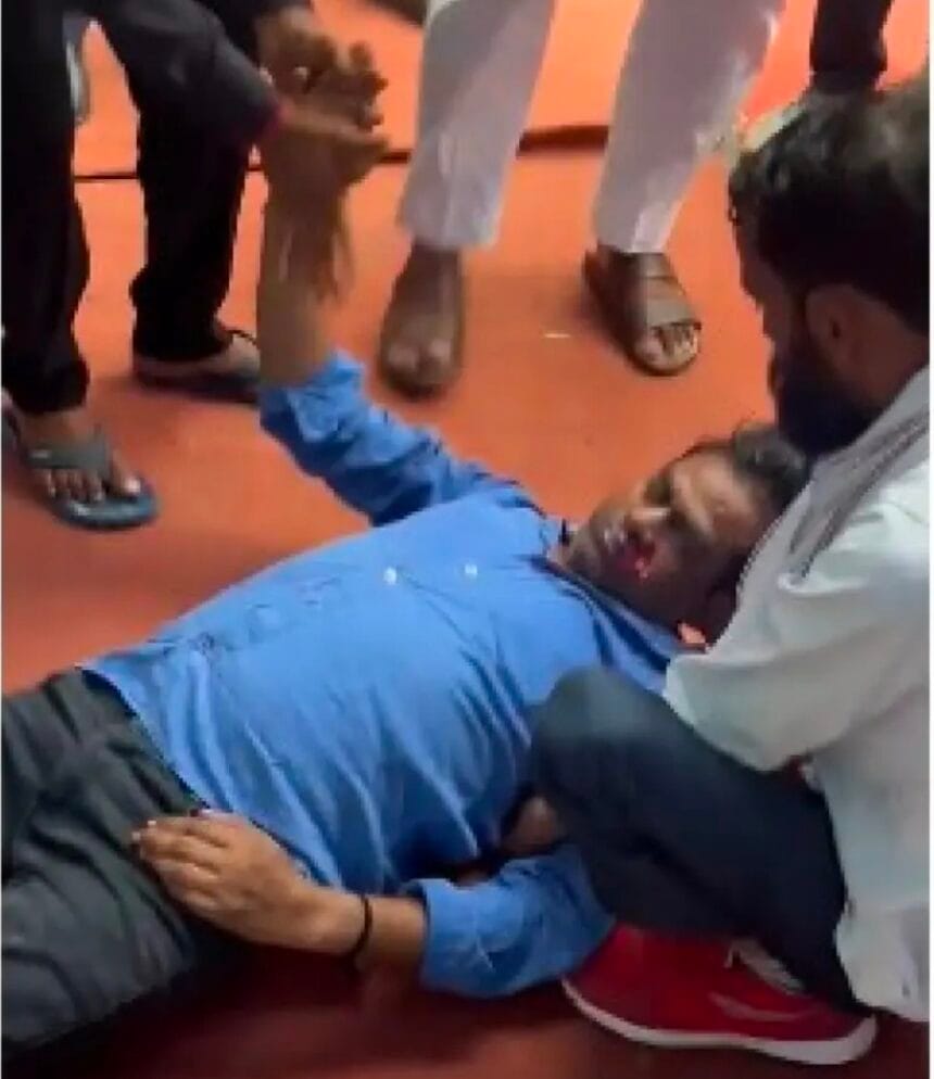 नोएडा प्राधिकरण पर किसानों का धरना जारी, एक प्रदर्शनकारी की तबीयत बिगड़ी; एंबुलेंस न होने पर रोष