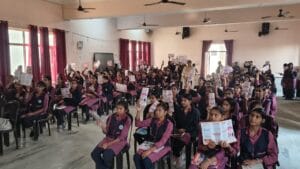  Greater Noida News: बादलपुर में गूंजा 'शक्ति संवाद', महिला आयोग ने छात्राओं को पढ़ाया सुरक्षा और स्वावलंबन का पाठ