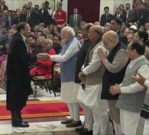  जस्टिस सूर्यकांत बने भारत के 53वें मुख्य न्यायाधीश, राष्ट्रपति मुर्मू ने दिलाई शपथ; शपथ ग्रहण समारोह में PM मोदी सहित कई देशों के CJI हुए शामिल