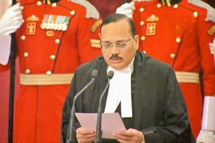 जस्टिस सूर्यकांत बने भारत के 53वें मुख्य न्यायाधीश, राष्ट्रपति मुर्मू ने दिलाई शपथ; शपथ ग्रहण समारोह में PM मोदी सहित कई देशों के CJI हुए शामिल