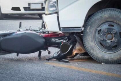 दादरी में मौत का शनिवार: डंपर-बाइक की टक्कर में 3 नौजवानों की मौत से मचा कोहराम।