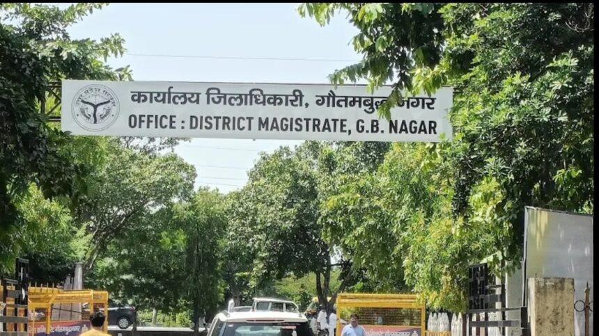 भ्रष्टाचार पर 'योगी का हंटर': ग्रेटर नोएडा के एडीएम का तत्काल तबादला, जीरो टॉलरेंस नीति का सख्त संदेश