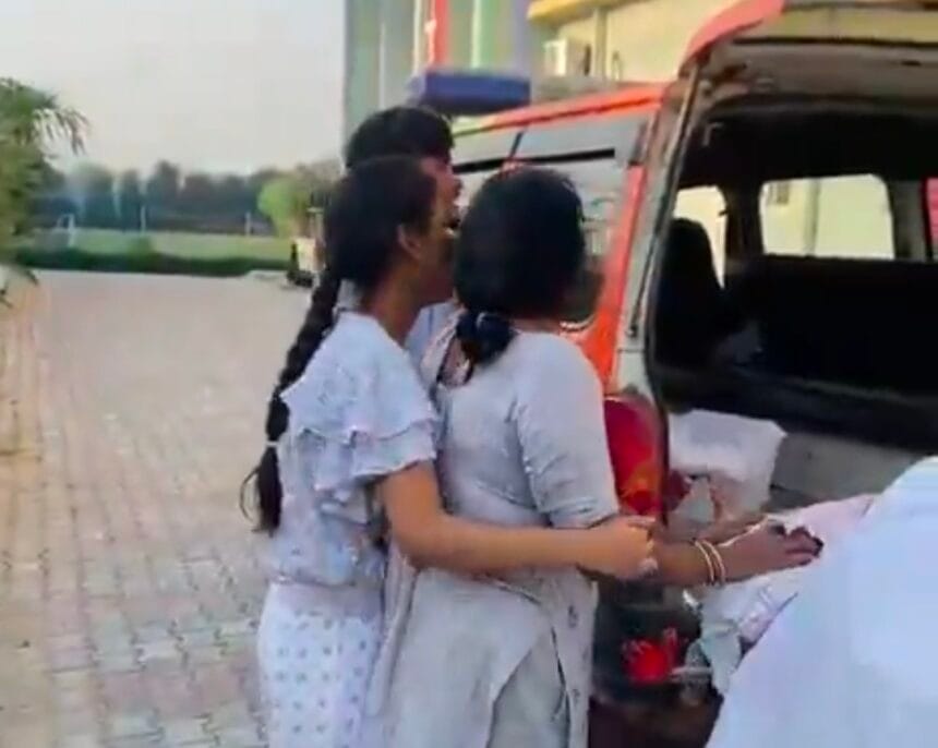 ग्रेटर नोएडा इकोटेक-3: निजी स्कूल की छत पर माली ने फांसी लगाकर की आत्महत्या, जांच में जुटी पुलिस