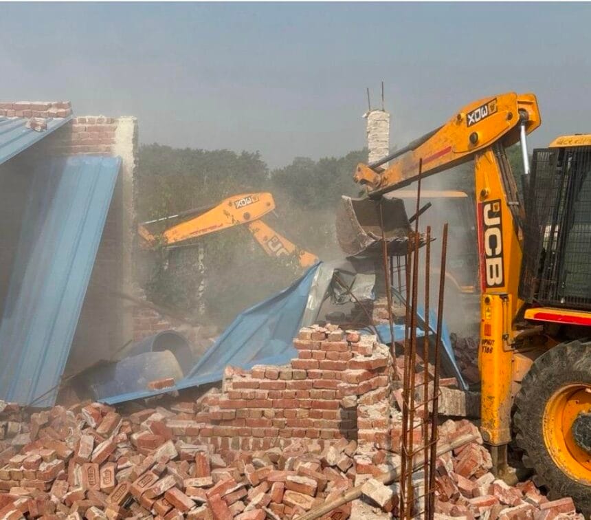 ग्रेटर नोएडा प्राधिकरण का 'एक्शन मोड': तुगलपुर में 40,000 वर्ग मीटर डूब क्षेत्र मुक्त, अवैध निर्माण पर चला बुलडोजर