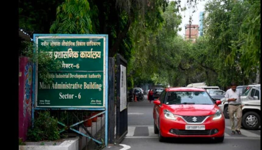 नोएडा प्राधिकरण में 'सरकारी नौकरी' का झांसा: 3 लाख रुपये ठगे, फर्जी आईकार्ड लेकर ज्वाइनिंग करने पहुंचा पीड़ित, तब खुली पोल