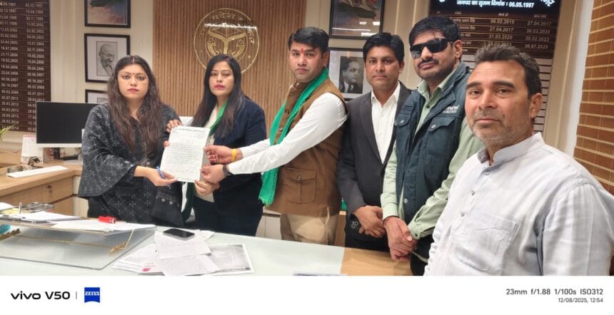 गौतम बुद्ध नगर: झुग्गी-झोपड़ी में रहने वाले गरीबों को सुरक्षित आवास दिलाने के लिए भाकियू (अम्बावता) ने जिलाधिकारी को सौंपा ज्ञापन