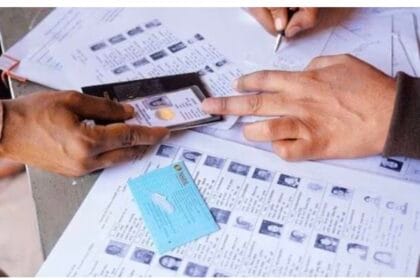 Greater Noida News: गौतमबुद्ध नगर मतदाता पुनरीक्षण अभियान, 1.30 लाख नाम कटे, सिर्फ 66% ने जमा किए गणना प्रपत्र