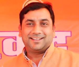 UP कैबिनेट विस्तार: 'मास्टर' तेजपाल नागर को मिल सकती है बड़ी जिम्मेदारी, सोमेंद्र तोमर की कुर्सी पर संकट!