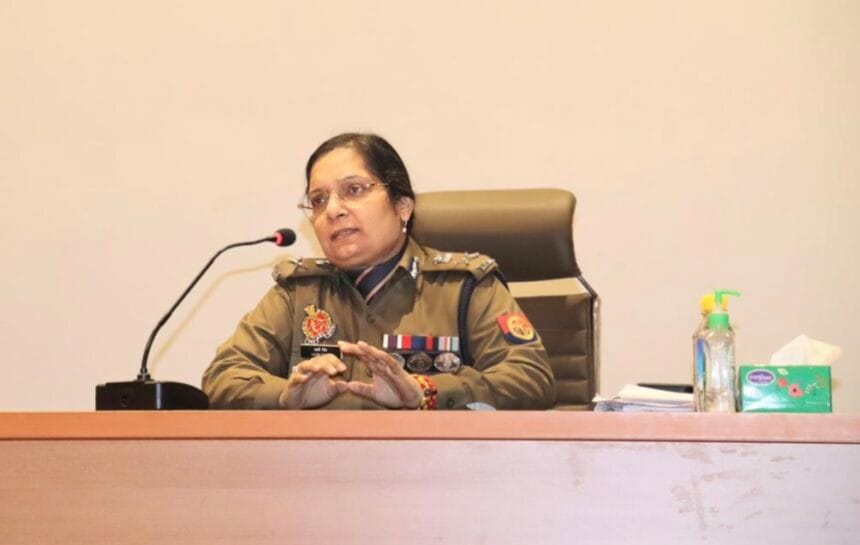 नोएडा में नए कानूनों से मजबूत होगी न्याय प्रणाली: पुलिस आयुक्त लक्ष्मी सिंह ने उपनिरीक्षकों को दिया विशेष प्रशिक्षण, उत्कृष्ट कार्य के लिए 9 दरोगा पुरस्कृत