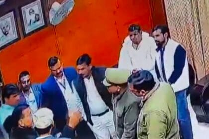 ग्रेटर नोएडा बड़ा खुलासा: चेयरमैन पति को साथ लेकर डिप्टी CM से लखनऊ मिलने पहुंचा था जालसाज, पुलिस ने आरोपी दशरथ पाल को भेजा जेल, साथी भी जांच के दायरे में।