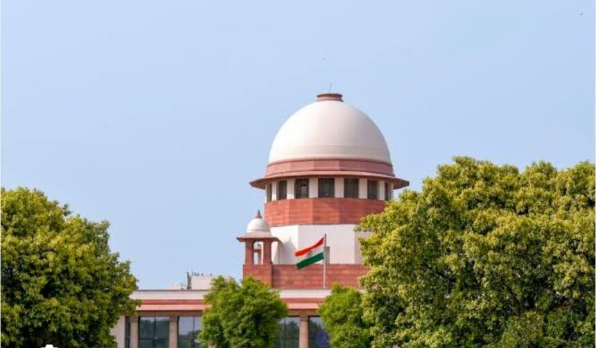 नोएडा: थाने में महिला वकील से यौन उत्पीड़न का आरोप, 14 घंटे बंधक, सुप्रीम कोर्ट ने केंद्र और UP सरकार से मांगा जवाब, CCTV फुटेज सील करने का आदेश