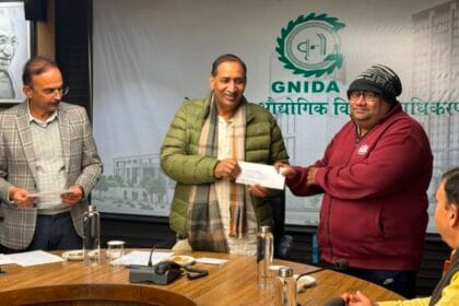 Greater Noida News: रिठौरी और मथुरापुर के किसानों का इंतजार खत्म, मिले 6 फीसदी आबादी भूखंड; प्राधिकरण ने सौंपे आवंटन पत्र