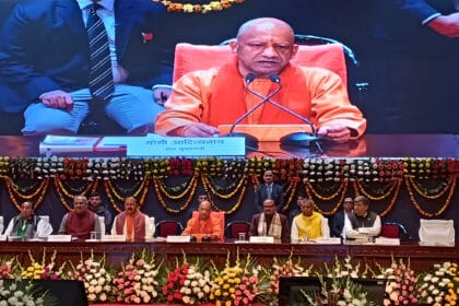 UP Property News: योगी सरकार का बड़ा तोहफा! अब सिर्फ ₹5000 में अपनों को गिफ्ट करें प्रॉपर्टी; ब्लड रिलेशन में रजिस्ट्री पर स्टाम्प ड्यूटी हुई फिक्स