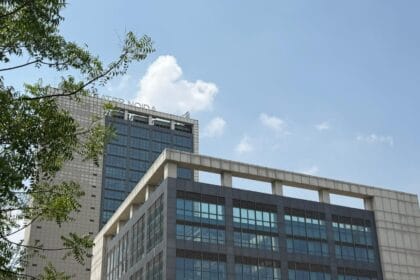 Greater Noida: बिसरख में 'भू-माफिया' का बड़ा खेल! सरकारी जमीन कब्जा कर बेचे फ्लैट और विला; CEO से शिकायत, 400 करोड़ के राजस्व हानि का आरोप