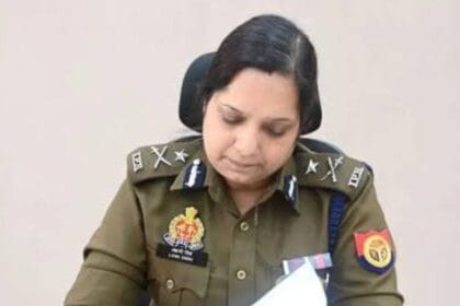 नोएडा पुलिस कमिश्नर का हंटर: बिसरख SHO और ACP पर गिरी गाज; सोसाइटी की लिफ्ट में बुजुर्ग महिला से स्नैचिंग मामले में बड़ी कार्रवाई