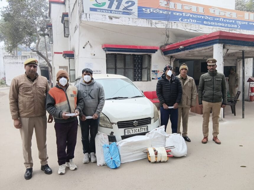 Noida Crime: शटर काटकर कंपनियों में डाका डालने वाला अंतर्राज्यीय गैंग गिरफ्तार, नंबर प्लेट पर टेप लगाकर करते थे वारदात; 2.5 लाख का माल बरामद