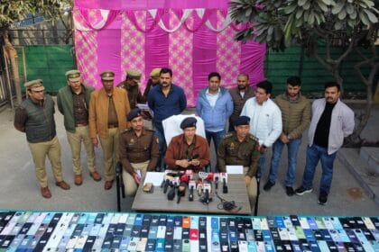 नोएडा पुलिस की बड़ी स्ट्राइक: 8 करोड़ के 821 चोरी के मोबाइल बरामद, मोबाइल चोरों का अंतर्राज्यीय गैंग गिरफ्तार