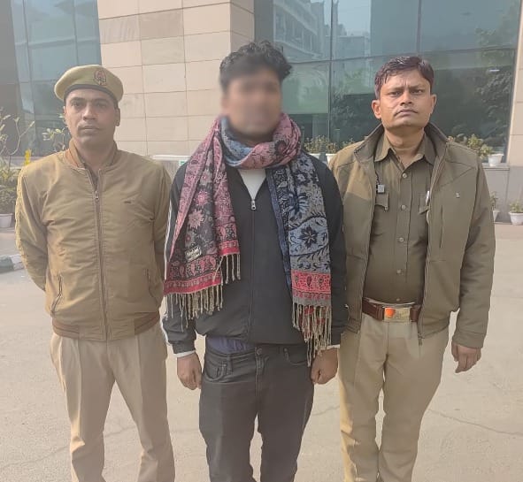 Greater Noida: सीआरपीएफ कमांडेंट और पत्नी गिरफ्तार; 10 साल की मासूम को घर में बंधक बनाकर दी रूहानी यातनाएं, अस्पताल में भर्ती