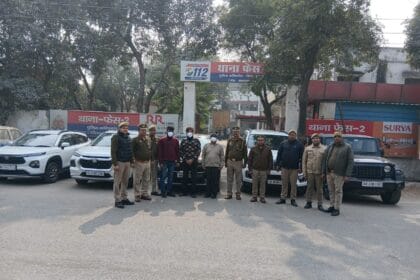 नोएडा में बड़ा खुलासा: फर्जी आईडी पर लग्जरी गाड़ियां फाइनेंस कराने वाले गिरोह का भंडाफोड़, 5 गाड़ियां और 28 कार्ड बरामद!
