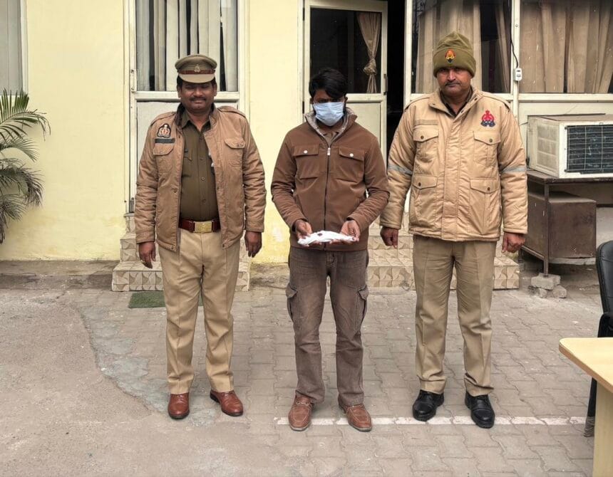 Greater Noida: दादरी पुलिस के हत्थे चढ़ा गैंगस्टर एक्ट का वांछित अपराधी, वीआईईटी माही होटल के पास से दबोचा; अवैध तमंचा बरामद