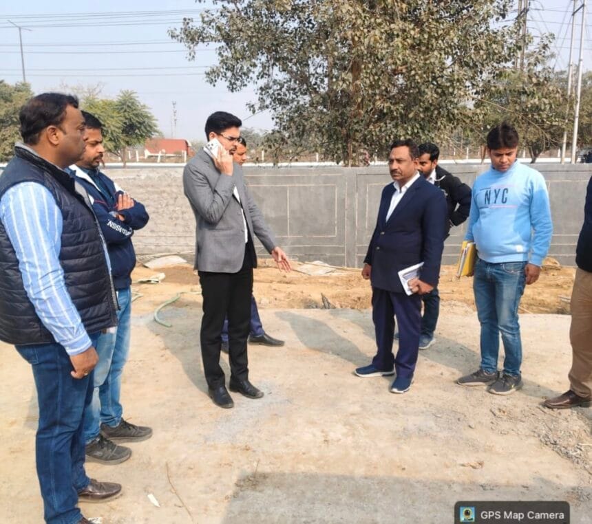 Greater Noida: नोएडा हादसे से जागा ग्रेटर नोएडा प्राधिकरण; CEO का सख्त आदेश—3 दिन में भरें सड़कें के गड्ढे, लापरवाही पर नपेंगे अधिकारी