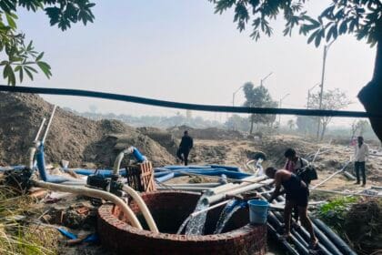 Greater Noida: मुरशदपुर में मिग्सन बिल्डर पर भूजल दोहन का आरोप; हजारों लीटर साफ पानी नाले में बहाया, पर्यावरण प्रेमी विक्रांत ने की शिकायत