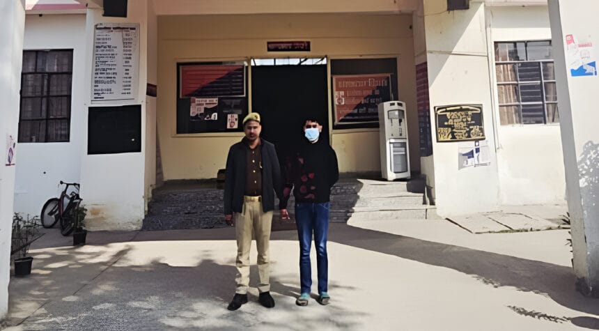 ग्रेटर नोएडा: जीरो पॉइंट पर काल बनी तेज रफ्तार कार, बोलेरो में डीजल डाल रहे दो सगे भाइयों की दर्दनाक मौत