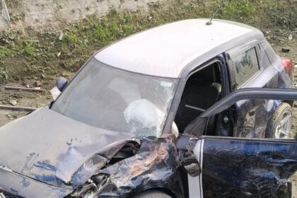 बादलपुर की नहर समीप रफ्तार का कहर: पुल से टकराकर नहर में गिरी अनियंत्रित स्विफ्ट कार; युवक और छात्रा गंभीर रूप से घायल