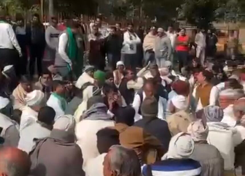 Greater Noida : जगनपुर के परिवार पर रामपुर फतेहपुर में घात लगाकर हमला, 82 साल के बुजुर्ग की हालत नाजुक, 34 नामजद आरोपियों ने किया हमला