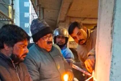 Greater Noida: अवैध निर्माण पर चला प्राधिकरण का डंडा; खेड़ा चौगानपुर में 8 रिहायशी टावर सील, 100 से अधिक फ्लैट्स पर लगा ताला