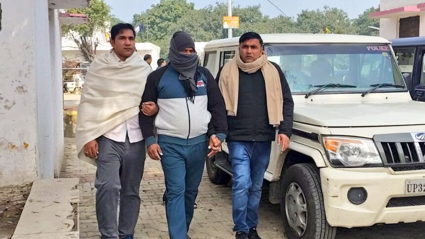 गाजियाबाद: 50 हजार की रिश्वत लेते निवाड़ी SHO जयपाल सिंह रावत गिरफ्तार, मेरठ विजिलेंस टीम का बड़ा एक्शन